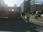 三经街市府大路路口两公交车相撞 十余名乘客受伤 - 新浪辽宁