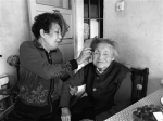 69岁的她照顾95岁邻居十余年 - Syd.Com.Cn