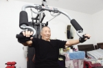 95岁老人每天健身72岁妹妹当陪练 - Syd.Com.Cn