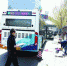 沈阳俩乘客刚下公交车就被清障车撞倒 - 辽宁频道