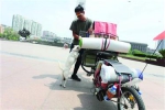 骑行赴藏400多天 25岁鞍山小伙终于回家（图） - 辽宁频道