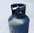 液化气罐突然着火 八旬老太用棉被盖住（图） - Syd.Com.Cn