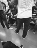 沈阳地铁有乘客携带榴莲引争议（图） - 辽宁频道