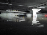 停车场内的积水超过两米。图由网友提供 - 新浪辽宁