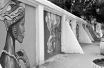 沈阳126中学附近两面涂鸦墙引得路人频拍照 - 新浪辽宁