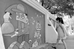 沈阳126中学附近两面涂鸦墙引得路人频拍照 - 新浪辽宁