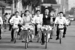 沈阳小伙骑共享单车娶新娘 30辆共享单车组车队 - 新浪辽宁