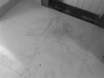 地砖有油 沈阳一女子出电梯摔伤缝18针（图） - 辽宁频道