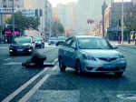 大连：车撞人？人撞车？视频还原车祸过程（图） - 辽宁频道