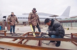 辽宁6名男子花80万用40吨铁 农家院里造出“空客320” - 新浪辽宁