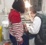 鞍山：牙医加班 8岁女儿“打下手”（图） - 辽宁频道
