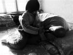 葫芦岛8岁娃帮奶奶撑起家（图） - 辽宁频道