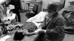 一岁娃右手卷入榨汁机 消防、交警、医生接力救助 - 辽宁频道