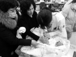 沈阳：出生3天女婴发急病 警车开路送医（图） - 辽宁频道