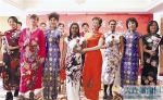 大连：外籍友人身穿旗袍走起模特步（图） - 辽宁频道