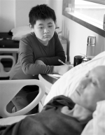 母亲去世父亲患病 这个12岁男孩故事看哭很多人 - 辽宁频道