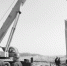 沈阳中央大街跨河桥26吨墩柱“搭积木”吊装 - 辽宁频道