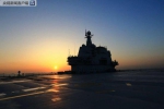 我国第二艘航母完成首次出海试验返回大连 - 新浪辽宁