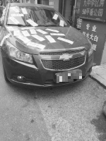 大连：乱停车堵门一天一夜 轿车全身被贴满字条 - 辽宁频道