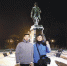 图为朱川（左）和赵文勇（右）在圣彼得堡合影。受访者供图 - 新浪辽宁