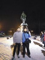 图为朱川（左）和赵文勇（右）在圣彼得堡合影。受访者供图 - 新浪辽宁