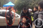 被指穿“和服”的青年人（左一）与武汉大学保卫人员发生冲突。视频截屏 上游新闻 - 新浪辽宁