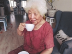 沈阳80岁蒋老太的老年生活那叫一个洋气 - 辽宁频道