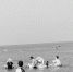 大连：四龄男童海中溺水 怕水小伙奋力救起 - 辽宁频道
