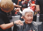 “最多的美发师同时剪发”吉尼斯世界纪录在沈诞生 - 辽宁频道