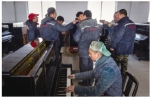 营口：油漆工弹钢琴登上热搜（图） - 辽宁频道