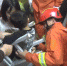 辽宁朝阳：5岁小男孩被卡凳子 消防破拆救援 - 中国在线