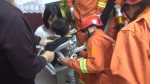 辽宁朝阳：5岁小男孩被卡凳子 消防破拆救援 - 中国在线