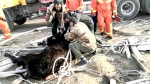 500斤毛驴陷深井 被消防员成功救出 - 中国在线