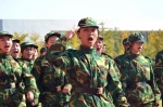 沈阳城市学院：军训特别阅兵式，致敬从教50年老教授 - 中国在线