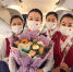 南航乘务长三八节“心”飞行——第七次隔离后 把快乐的心画在口罩上 - 中国在线