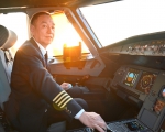 南航北方分公司：功勋飞行员、飞行时间最长的机长告别蓝天 - 中国在线