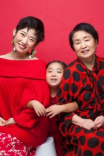 南航空姐三八节心愿：让带孩子出行的母亲们更加安心 - 中国在线