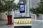 多功能防疫机器人亮相沈理工校园 - 中国在线