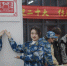 “纸上刀绘”传非遗 师生喜迎二十大 - 中国在线