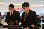 又是一年招飞季——南航“小飞”揭秘成为飞行员要过几道关 - 中国在线