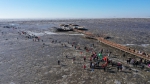 2023中国最北海岸线冰凌穿越挑战赛在盘锦举行 - 中国在线