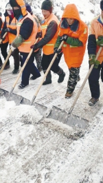 两万环卫工人连续4天奋战除雪一线 - 沈阳市人民政府