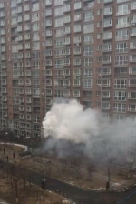 沈阳一小区发生火灾 现场弥漫刺鼻气味 - 新浪辽宁