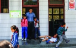 大连大学教授贵州支教 守住一片爱（图） - 辽宁频道