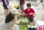 鞍山：躲避高温 早市客流增四成（图） - 辽宁频道