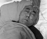 鞍山：老汉路边晕倒现已送医，您认识吗？ - 辽宁频道